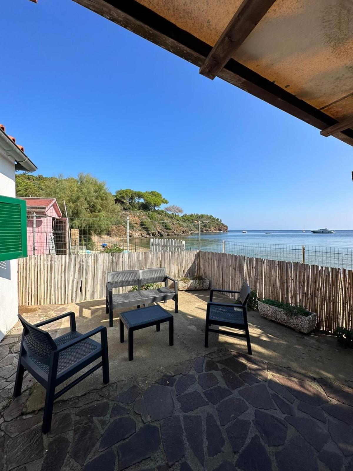 Casina Mare Sulla Spiaggia Capoliveri  Exterior foto